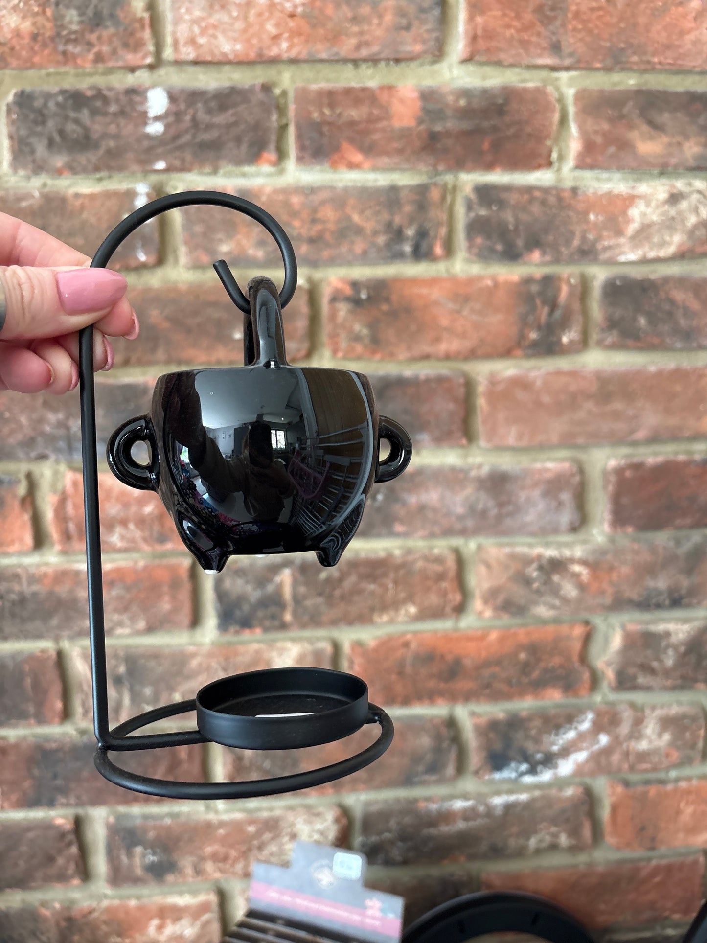 Hanging cauldron